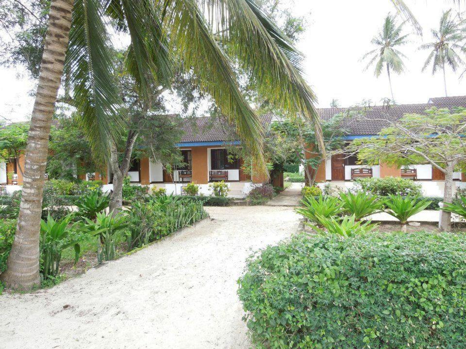 Funky Squids Beach Resort Bagamoyo Exterior foto