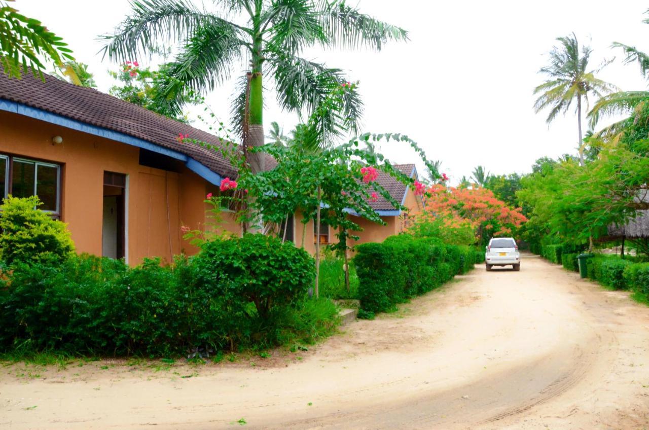 Funky Squids Beach Resort Bagamoyo Exterior foto